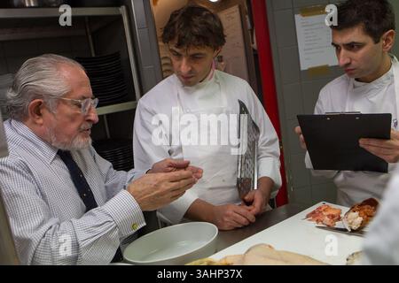 15 novembre 2010 - Paris, France - Restaurant Senderens, Alain Senderens (2 décembre 1939 â€“ 25 juin 2017) était un chef et praticien français de la Nouvelle cuisine. Le Figaro le crédite comme l'inventeur des associations gastronomiques et vinicoles. (Crédit image : © Ania Freindorf via ZUMA Wire) Banque D'Images