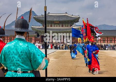Garde royale au palais de Gyeongbokgung, Séoul, République de Corée Banque D'Images