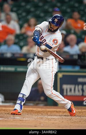 3 août 2017 : les Astros de Houston quittent le joueur Marwin Gonzalez (9 ans) à la batte lors d'un match de Ligue majeure de baseball entre les Astros de Houston et les Rays de Tampa Bay au minute Maid Park à Houston, au Texas. Chris Brown/CSM(image de crédit : &copy ; Chris Brown/CSM via ZUMA Wire) Banque D'Images