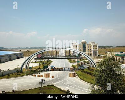Pékin, Chine. 23 juin 2024. Une photo de drone prise le 23 juin 2024 montre une vue de la zone économique spéciale de Rashakai sous le corridor économique Chine-Pakistan à Nowshera, dans la province de Khyber Pakhtunkhwa (KP), au nord-ouest du Pakistan. Crédit : Ahmad Kamal/Xinhua/Alamy Live News Banque D'Images