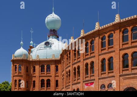 Détail architectural de l'arène campo pequeno à lisbonne, portugal, mettant en valeur son style Renaissance mauresque Banque D'Images
