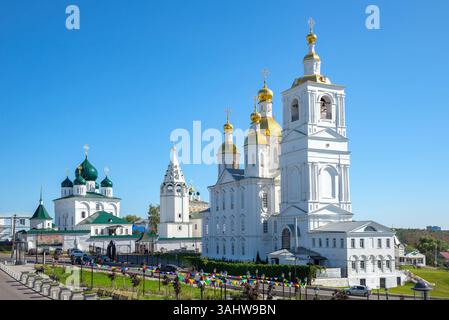 ARZAMAS, RUSSIE - 05 SEPTEMBRE 2024 : Eglise de l'Annonciation de la Bienheureuse Vierge Marie et monastère Spaso-Preobrazhensky. Arzamas, Nijni Novgor Banque D'Images