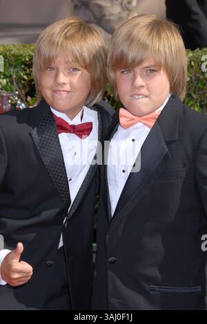8 septembre 2007 - Los Angeles, CA, États-Unis - 8 septembre 2007 - Los Angeles, Californie - Dylan Sprouse et Cole Sprouse. 59e Primetime Creative Arts Emmys annuel au Shrine Auditorium. Crédit photo : Byron Purvis/AdMedia (crédit image : © Byron Purvis/AdMedia via ZUMA Wire) Banque D'Images