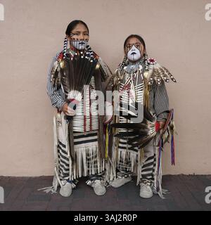 20 août 2017 - Santa Fe, Nouveau-Mexique, U. S - GARRETT ET LOGAN CAYADITTO, de Torreon, Nouveau Mexique, connus sous le nom de frères CAYADITTO ont assisté au marché indien de Santa Fe. (Crédit image : © Cathy Scholl via ZUMA Wire) Banque D'Images