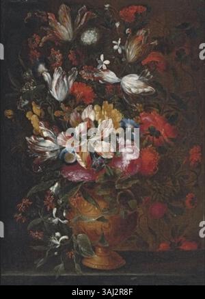 Attribuée à Jan Pieter Brueghel, cette peinture de nature morte présente des roses, des tulipes, des iris et d'autres fleurs disposées dans une urne en bronze sur un rebord en pierre. Peinte entre 1643 et 1677, la pièce illustre la maîtrise de l'artiste dans la composition florale et le souci du détail. Banque D'Images