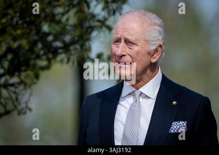 Rome, Italie. 9 avril 2025. Le roi Charles III pose pour des photos avant la réunion à la Villa Doria Pamphilj. (Crédit image : © Stefano Costantino/SOPA images via ZUMA Press Wire) USAGE ÉDITORIAL SEULEMENT ! Non destiné à UN USAGE commercial ! Banque D'Images