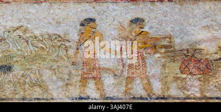 'Asiatiques avec lyre' représente une scène de Beni Hasan, montrant des Asiatiques avec une lyre dans l'Egypte ancienne. L’œuvre, reflétant un échange culturel important, révèle les détails des traditions artistiques de l’époque et sert d’aperçu de la diversité de la société égyptienne antique. Banque D'Images