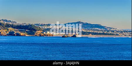 Une vue panoramique au coucher du soleil vers Ocean Beach près de San Francisco au début du printemps Banque D'Images