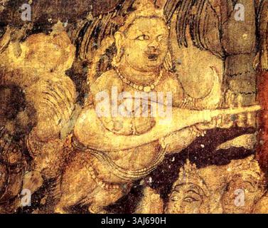 Cette peinture ancienne des grottes d'Ajanta représente un kinnara, une figure mythologique, jouant le kachchapa veena dans le cadre de la fresque Bodhisattva Padmapani. Les travaux remontent à 450-490 EC. Banque D'Images