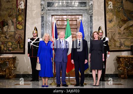 Rome, Italie. 10 avril 2025. Le président italien Sergio Mattarella (2ndR) et la fille de la présidente italienne Laura Mattarella (R) accueillent le roi Charles III et la reine Camilla de Grande-Bretagne arrivant au palais présidentiel du Quirinal à Rome, le 8 avril 2025. Photo par photo famille royale britannique / crédit : UPI/Alamy Live News Banque D'Images