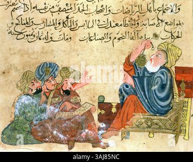 Une illustration du XIIIe siècle tirée de 'Kitab Mukhtar al-Hikam wa-Mahasin al-Kilam' par Al-Mubashir, représentant Aristote enseignant ses élèves. Ce manuscrit illustre l'influence du philosophe classique sur les traditions intellectuelles islamiques pendant la période médiévale. Banque D'Images