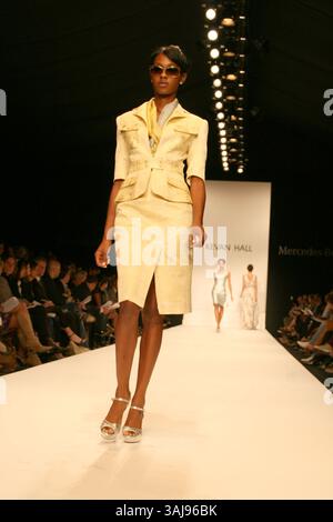 12 octobre 2008 - Culver City, Californie, États-Unis - 12 octobre 2008 - Culver City, Californie - modèle. Mercedes Benz Fashion week LA Day1, Kevan Hall Sow, Smashbox Studio. Crédit photo : Kevan Brooks/AdMedia Banque D'Images