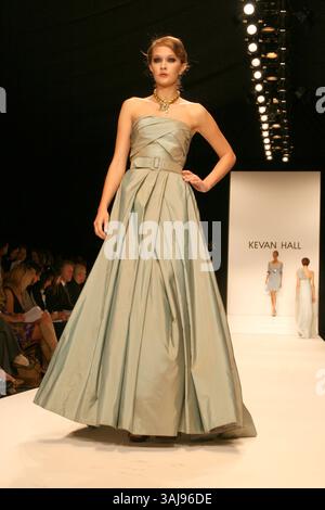 12 octobre 2008 - Culver City, Californie, États-Unis - 12 octobre 2008 - Culver City, Californie - modèle. Mercedes Benz Fashion week LA Day1, Kevan Hall Sow, Smashbox Studio. Crédit photo : Kevan Brooks/AdMedia Banque D'Images