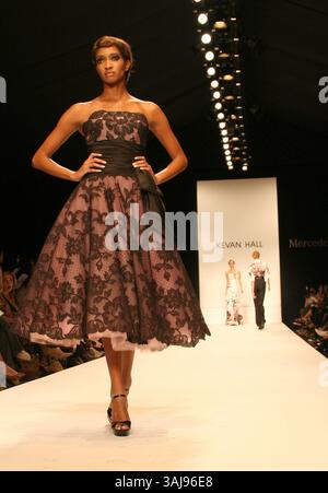 12 octobre 2008 - Culver City, Californie, États-Unis - 12 octobre 2008 - Culver City, Californie - modèle. Mercedes Benz Fashion week LA Day1, Kevan Hall Sow, Smashbox Studio. Crédit photo : Kevan Brooks/AdMedia Banque D'Images