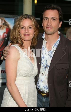 23 mai 2007 - Hollywood, CA, États-Unis - 23 mai 2007 - Hollywood, Californie - Elisabeth Shue et Andrew Shue. Première de ''Gracie'' Los Angeles aux ArcLight Theatres. Crédit photo : Byron Purvis/AdMedia Banque D'Images