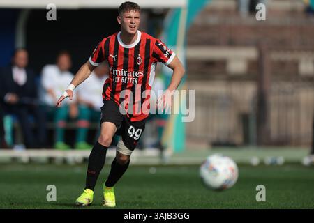 Milan, Italie. 9 avril 2025. Filippo Scotti de l'AC Milan lors du match de la Coppa Italia à l'Arena Civica Gianni Brera, Milan. Le crédit photo devrait se lire : Jonathan Moscrop/Sportimage crédit : Sportimage Ltd/Alamy Live News Banque D'Images