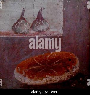 Cette peinture murale d'Herculanum, datant de 79 après JC, représente deux figues et un pain, soulignant la simplicité et la frugalité de la nourriture à l'époque romaine. L'œuvre d'art a été préservée par l'éruption du Vésuve. Banque D'Images