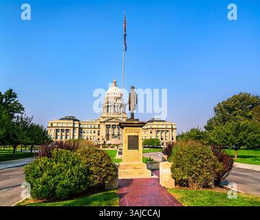 Boise, Idaho - 31 août 2024 : Statue Abraham Lincoln et bâtiment du Capitole de l'État de l'Idaho à Boise, la capitale de l'Idaho, États-Unis Banque D'Images
