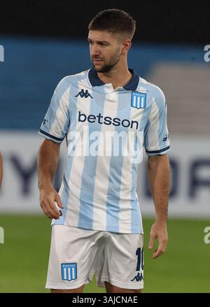 Luciano Vietto, attaquant du Racing Club, regarde avant le match de la CONMEBOL Copa Libertadores, opposant le Racing Club argentin à l’Atletico Bucaramanga colombien au stade Presidente Peron à Avellaneda, province de Buenos Aires, le 10 avril 2025. Banque D'Images