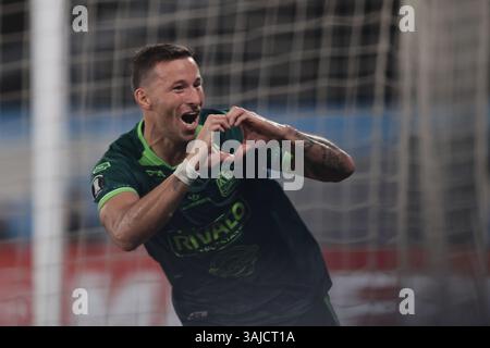 Avellaneda, Argentine – 10 avril 2025 : Racing Club a subi une défaite de 0-2 contre l'Atlético Bucaramanga, de Colombie, lors d'un match en phase de groupes de la Copa Libertadores à l'Estadio Presidente Perón. La partie Argentine a été incapable de percer la défense colombienne, tandis que les visiteurs ont capitalisé sur leurs chances d'obtenir une victoire historique à l'extérieur. (Crédit : UNAR AGENCY) Banque D'Images