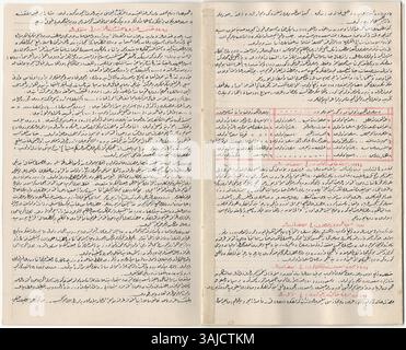 L'Encyclopédie mondiale des manuscrits ottomans est un ouvrage de référence méticuleusement assemblé, axé sur la Mecque comme centre du monde. Ce manuscrit de 1918, écrit en turc ottoman à l'encre noire et rouge, comprend plus de 580 pages de caractères fins, 380 cartes, graphiques et 225 gravures. Les cartes sont très détaillées, avec des reflets dorés et argentés, montrant un soin extrême dans la conception et l'exécution. Banque D'Images