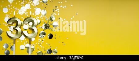 Bougie dorée numéro trente-trois sur fond jaune. Carte d'anniversaire avec lettrage 33. Concept anniversaire. Pour anniversaire, célébration du nouvel an Banque D'Images