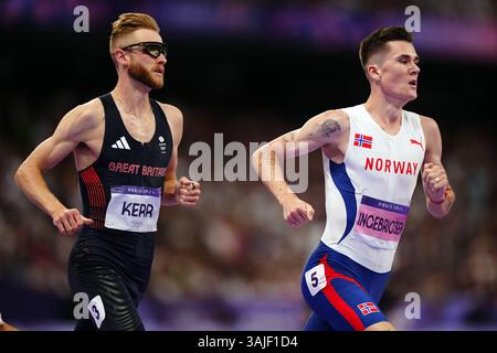 Photo datée du 04-08-2024 du norvégien Jakob Ingebrigtsen (à droite) et du britannique Josh Kerr (à gauche) lors de la demi-finale masculine du 1500m. Josh Kerr et Jakob Ingebrigtsen sont prêts à renouveler leur rivalité lorsque la paire se heurtera à la rencontre d'athlétisme de Londres en juillet. Date d'émission : vendredi 11 avril 2025. Banque D'Images