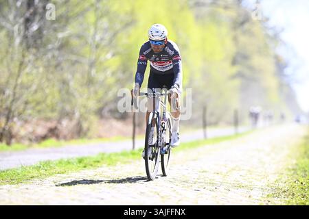 Roubaix, France. 11 avril 2025. Le belge Gianni Vermeersch d'Alpecin-Deceuninck photographié lors de la reconnaissance de la piste de la course cycliste d'une journée Paris-Roubaix, autour de Roubaix, France, vendredi 11 avril 2025. BELGA PHOTO JASPER JACOBS crédit : Belga News Agency/Alamy Live News Banque D'Images