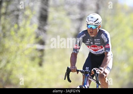 Roubaix, France. 11 avril 2025. Le belge Jasper Philipsen d'Alpecin-Deceuninck photographié lors de la reconnaissance de la piste de la course cycliste d'une journée Paris-Roubaix, autour de Roubaix, France, vendredi 11 avril 2025. BELGA PHOTO JASPER JACOBS crédit : Belga News Agency/Alamy Live News Banque D'Images
