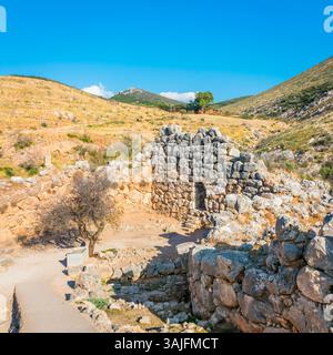 Entrée à la citerne souterraine de Mycènes, ville grecque préhistorique du Péloponnèse Banque D'Images
