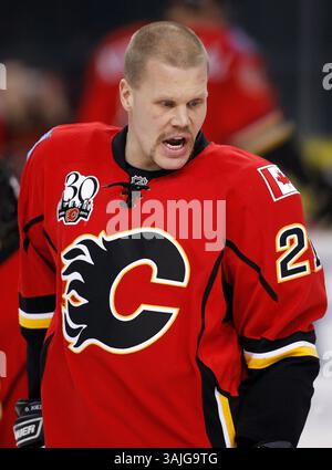 28 déc. 2009 - Calgary, Alberta, Canada - photo de profil de joueur de la LNH sur Olli Jokinen des Flames de Calgary lors d'un récent match à Calgary. (Crédit image : © Larry MacDougal via ZUMA Wire) Banque D'Images