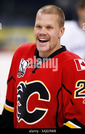 28 déc. 2009 - Calgary, Alberta, Canada - photo de profil de joueur de la LNH sur Olli Jokinen des Flames de Calgary lors d'un récent match à Calgary. (Crédit image : © Larry MacDougal via ZUMA Wire) Banque D'Images
