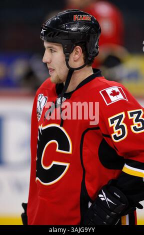 28 déc. 2009 - Calgary, Alberta, Canada - photo de profil de joueur de la LNH sur Brandon Prust des Flames de Calgary lors d'un récent match à Calgary. (Crédit image : © Larry MacDougal via ZUMA Wire) Banque D'Images