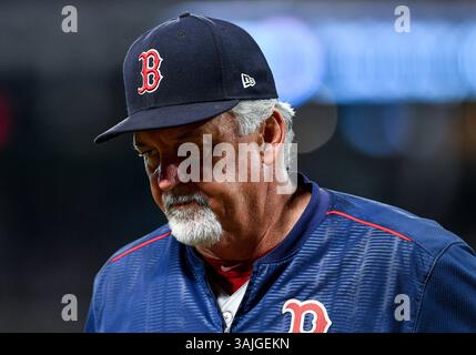 5 juillet 2017 :.L'entraîneur des Bullpen des Boston Red Sox Dana LeVangie (58 ans) retourne à la dugout lors d'un match entre les Boston Red Sox et les Texas Rangers au Globe Life Park à Arlington, Texas. Manny Flores/CSM Banque D'Images