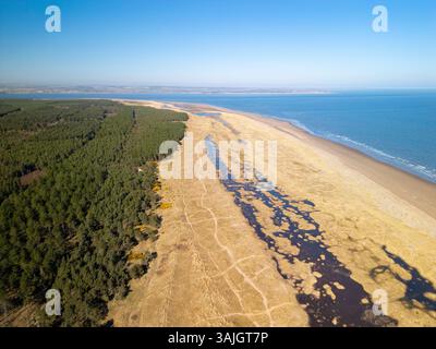 Vue aérienne depuis le drone de la réserve naturelle nationale de Tentsmuir dans le nord-est de Fife, Écosse, Royaume-Uni Banque D'Images