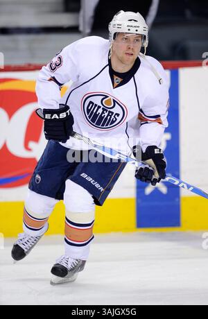 10 avril 2011 - Calgary, Alberta, Canada - photo de profil de joueur de la LNH sur Linus Omark des Oilers d'Edmonton lors d'un récent match à Calgary. (Crédit image : © Larry MacDougal via ZUMA Wire) Banque D'Images
