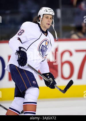 10 avr. 2011 - Calgary, Alberta, Canada - photo de profil de joueur de la LNH sur Ryan Jones des Oilers d'Edmonton lors d'un récent match à Calgary. (Crédit image : © Larry MacDougal via ZUMA Wire) Banque D'Images