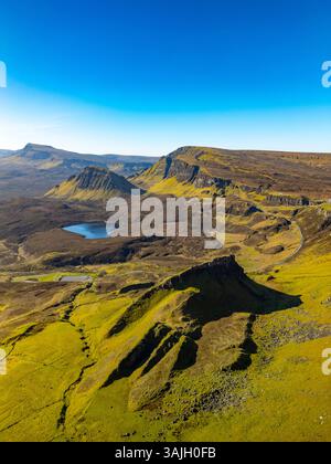 Vue aérienne du paysage à Quiraing sur la péninsule de Trotternish, île de Skye, Hébrides intérieures, Écosse, Royaume-Uni Banque D'Images