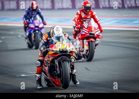 37 ACOSTA Pedro (spa), Red Bull KTM Factory Racing, KTM RC16, action lors du Grand Prix MotoGP Qatar Airways du Qatar 2025 sur le circuit international de Losail du 11 au 13 avril, à Lusail, Qatar Banque D'Images
