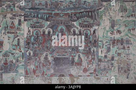 Cette peinture murale du VIIIe siècle dans les grottes de Mogao représente le tableau du Sutra du Lotus, avec le Bouddha prêchant et la parabole de la ville fantôme. Il fait partie de l'iconographie bouddhiste de la dynastie Tang. Banque D'Images