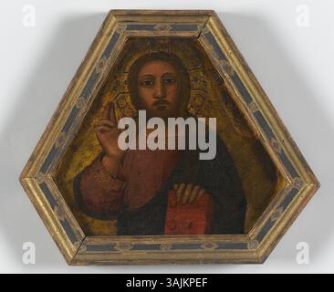 « Christ Blessing » est une peinture en tempera et en or usiné de Nardo di Cione, créée entre 1343 et 1366. Il représente le Christ avec un geste de bénédiction, dans un style artistique religieux, typique de la peinture italienne du XIVe siècle. Banque D'Images