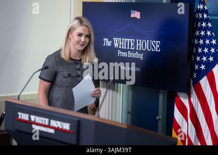 Washington, États-Unis. 11 avril 2025. Karoline Leavitt, attachée de presse à la Maison Blanche, tient un point de presse à la Maison Blanche le vendredi 11 avril 2025. Photo de Francis Chung/UPI crédit : UPI/Alamy Live News Banque D'Images