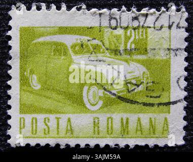 ISTANBUL, TURQUIE - 02 JANVIER 2021 : timbre roumain montre une voiture Banque D'Images