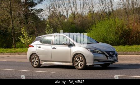 Milton Keynes, UK - Apr. 8th 2025 : 2021 argent Nissan LEAF voiture électrique Banque D'Images