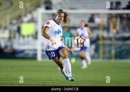 17 juin 2017 - Cary, Caroline du Nord, États-Unis - Cary, Caroline du Nord - samedi 17 juin 2017 : Rosie White lors d'un match de la saison régulière de la Ligue nationale de soccer féminin (NWSL) entre le courage de Caroline du Nord et les Boston Breakers au stade Sahlenâ€™s du WakeMed Soccer Park. Le courage a remporté le match 3-1. (Crédit image : © Andy Mead/ISIPhotos via ZUMA Wire) Banque D'Images