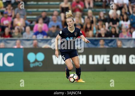 17 juin 2017 - Cary, Caroline du Nord, États-Unis - Cary, Caroline du Nord - samedi 17 juin 2017 : Samantha Mewis lors d'un match de la saison régulière de la Ligue nationale de soccer féminin (NWSL) entre le courage de Caroline du Nord et les Boston Breakers au stade Sahlenâ€™s du WakeMed Soccer Park. Le courage a remporté le match 3-1. (Crédit image : © Andy Mead/ISIPhotos via ZUMA Wire) Banque D'Images