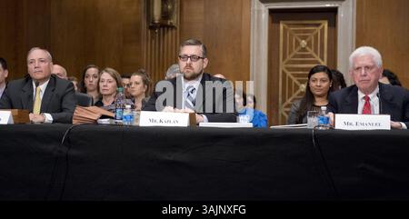 13 juillet 2017 - Washington, District of Columbia, États-Unis d'Amérique - Patrick Pizzella, à gauche, témoigne sur sa nomination au poste de secrétaire adjoint du travail des États-Unis ; Marvin Kaplan, au centre, témoigne sur sa nomination au poste de membre du Conseil national des relations de travail ; et William Emanuel, à droite, témoigne de sa nomination en tant que membre du Conseil national des relations de travail devant le Comité sénatorial des États-Unis sur la santé, l'éducation, le travail et les pensions sur Capitol Hill à Washington, DC le jeudi 13 juillet 2007. crédit : Ron Sachs / CNP (crédit image : © Ron Sachs/CNP via ZUMA Wire) Banque D'Images