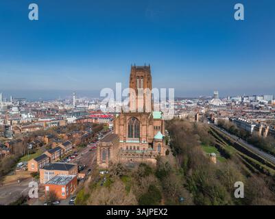 Vue aérienne de Liverpool avec la cathédrale de Liverpool et le paysage urbain Banque D'Images