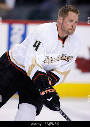 26 mars 2010 - Calgary, Alberta, Canada - photo de profil de joueur de la LNH sur Aaron Ward des Ducks d'Anaheim lors d'un récent match à Calgary. (Crédit image : © Larry MacDougal via ZUMA Wire) Banque D'Images