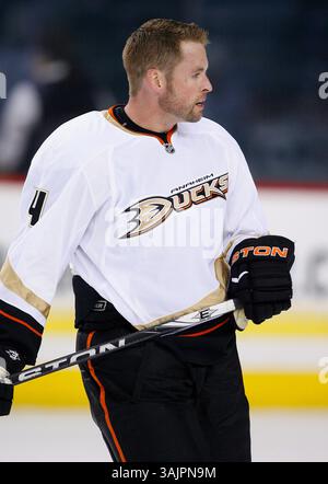 26 mars 2010 - Calgary, Alberta, Canada - photo de profil de joueur de la LNH sur Aaron Ward des Ducks d'Anaheim lors d'un récent match à Calgary. (Crédit image : © Larry MacDougal via ZUMA Wire) Banque D'Images